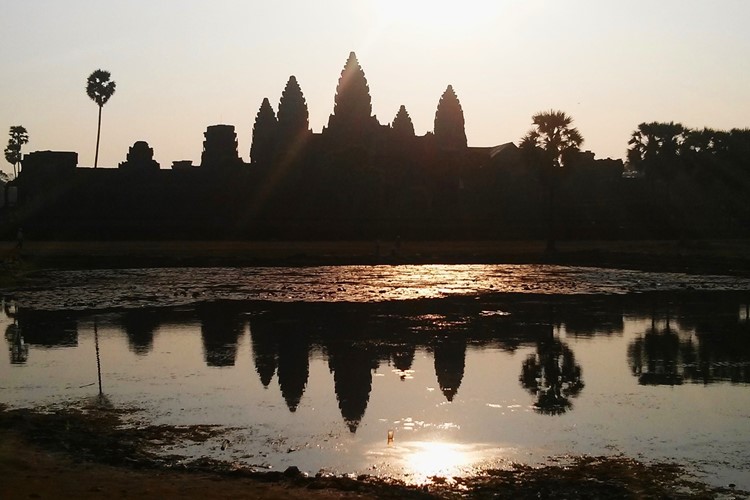 Chrámy Angkoru v kambodžském Siem Reapu a trek do džungle