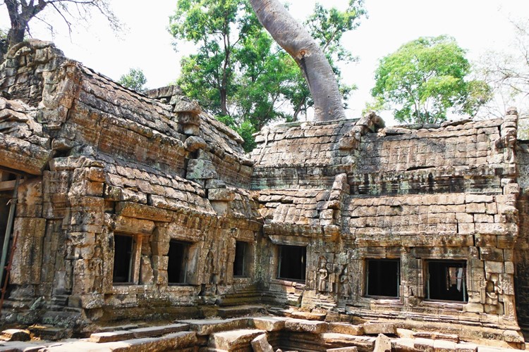 Chrámy Angkoru v kambodžském Siem Reapu velký okruh